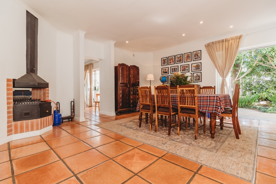 4 Bedroom Property for Sale in Heatherlands Western Cape